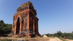 Phản hồi việc tu bổ, tôn tạo di tích quốc gia tháp Bánh Ít (Bình Định):  “Trân trọng cảm ơn báo đài” nhưng lại tìm người cung cấp thông tin