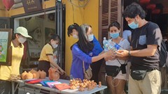 Hội An: Đổi rác thải nhựa lấy đồ mỹ nghệ