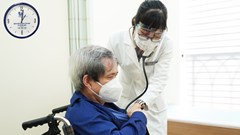 Bệnh nhân không dám ra khỏi nhà vì mới tiêm một mũi vắc xin phòng Covid-19