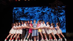 Trại hoa vàng lan tỏa dự án nhạc kịch hướng nghiệp