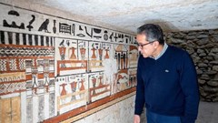 Khai quật 5 ngôi mộ Ai Cập cổ đại được bảo tồn "khó tin" ở Saqqara