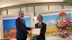 NSND Đặng Nhật Minh nhận Huân chương Hiệp sĩ Văn học nghệ thuật