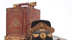Cổ vật mũ quan triều Nguyễn đã về đến Huế