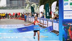 Lê Thị Bích vô địch nội dung bán marathon Giải chạy Tay Ho Half Marathon