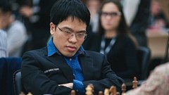 Lê Quang Liêm lần đầu đánh bại “Vua cờ” Carlsen