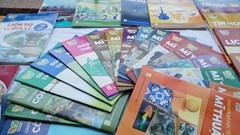 Giá sách giáo khoa mới tăng vọt: Cần ưu tiên nội dung tốt hơn là hình thức đẹp