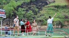 Du khách nô nức đến Mèo Vạc dịp 30.4, 1.5