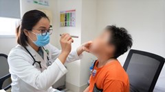 Phụ huynh nên làm gì khi trẻ mắc dị vật trong mũi?