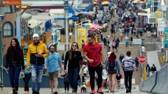 Người dân Mỹ trở lại cuộc sống bình thường