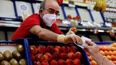 Nhiều nước EU chìm trong “bão lạm phát