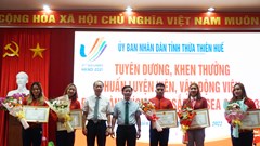 Chủ tịch tỉnh Thừa Thiên Huế khen thưởng các vận động viên có thành tích xuất sắc tại SEA Games 31