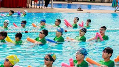 Trang bị kỹ năng bơi, phòng chống đuối nước cho  trẻ  em