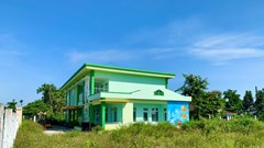 Ngôi trường hàng tỉ đồng 3 năm vẫn “cửa đóng then cài”