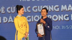 Những phụ nữ phòng, chống ô nhiễm môi trường