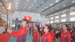 “Kình ngư” Nguyễn Huy Hoàng rước đuốc tại lễ khai mạc Đại hội TDTT tỉnh Quảng Bình