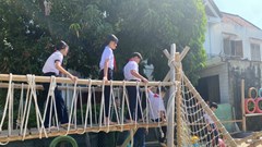 Bảo vệ môi trường từ sân chơi bằng nguyên liệu tái chế