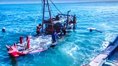 Bốn phút sinh tử trong "quan tài" hầm tàu cá