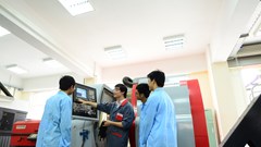 Học phí đại học tăng gấp 2 - 3 lần: Còn chỗ cho sinh viên nghèo?