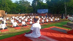 Trình diễn Yoga tại Khu đền tháp Mỹ Sơn