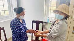 Từ câu chuyện của chị lao công ...