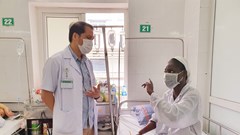 Cứu sống nữ giáo tiếng Anh người Nigeria mắc sốt rét ác tính