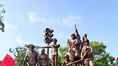 Khánh thành tượng đài “Công an nhân dân vì dân phục vụ”: Ngợi ca vẻ đẹp cao quý người chiến sĩ Công an nhân dân