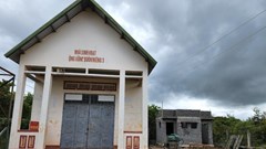 Khi xã nghèo xây dựng 8 nhà vệ sinh lên đến 1,6 tỉ đồng