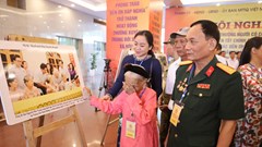 75 ảnh ấn tượng tại chuyên đề “Hà Nội- Tiếp nối truyền thống Uống nước nhớ nguồn”