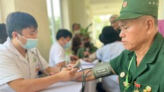 Khám bệnh, tặng quà và tri ân người có công, gia đình chính sách