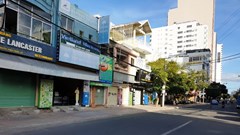 Tự làm khó chính mình?