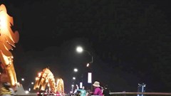 Chuyện của những người chụp ảnh dạo bên cầu