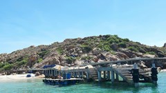 Xây dựng không phép trên đảo Hòn Khô (Quy Nhơn -Bình Định): Phá hủy cảnh quan, ai chịu trách nhiệm?