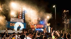 Du khách ấn tượng với tuyến phố bia Tây ở Phú Quốc