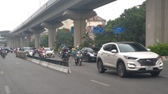 Lúng túng ngày đầu tách làn ô tô, xe máy trên đường Nguyễn Trãi