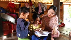 Mẹ đỡ đầu giúp đỡ những trẻ mồ côi