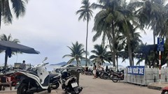 Khánh Hòa​​​​​​​: Hàng loạt bãi giữ xe hết phép, ngang nhiên thu tiền du khách