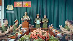 Xúc động hình ảnh chiến sĩ Công an nhân dân trong MV “Vinh quang thầm lặng”