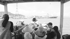 Học sinh xã đảo đến trường: Gian nan, vất vả, tốn kém và nguy hiểm