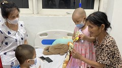 Chuyện mệ Tuyết với những đứa trẻ ung thư