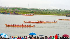 Tưng bừng Lễ hội đua thuyền truyền thống mừng Tết Độc lập ở Quảng Bình