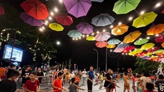 Phố đi bộ Trịnh Công Sơn - điểm check-in thú vị cuối tuần ven Hồ Tây