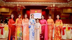 "Hoàng Thành Thăng Long - Dấu ấn Vàng Son": Lan tỏa giá trị áo dài Việt tới bạn bè quốc tế