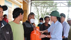 Quảng Ngãi: Thăm, động viên các hộ dân di dời tránh bão ở huyện miền núi Trà Bồng