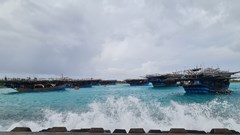 Hàng ngàn ngư dân và gần 50 lượt tàu cá vào Trường Sa tránh bão