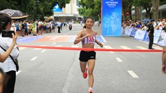 Nhà vô địch SEA Games 31 Nguyễn Thị Oanh về nhất tại Giải chạy Báo Hà Nội mới