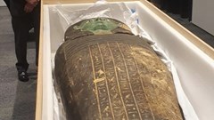 Ai Cập thu hồi nắp quan tài cổ bằng gỗ bị buôn lậu sang Mỹ