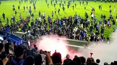 Indonesia: Bạo loạn trong trận bóng đá khiến 130 người thiệt mạng