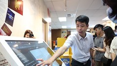 Trưng bày các ấn phẩm chuyển đổi số