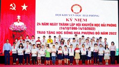 Trao 250 suất học bổng Hoa Phượng Đỏ cho học sinh có hoàn cảnh khó khăn