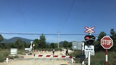 Chưa phân cấp cho UBND cấp tỉnh thực hiện gác chắn đường ngang